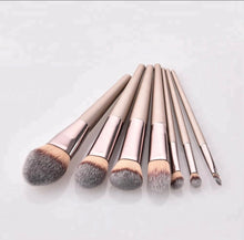 Load image into Gallery viewer, 7 piece Face Master Brush set